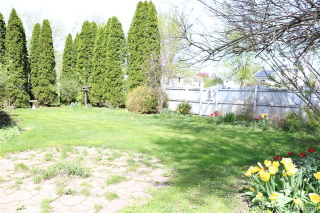 1073 Sarah Street, Grand Blanc, MI 48439