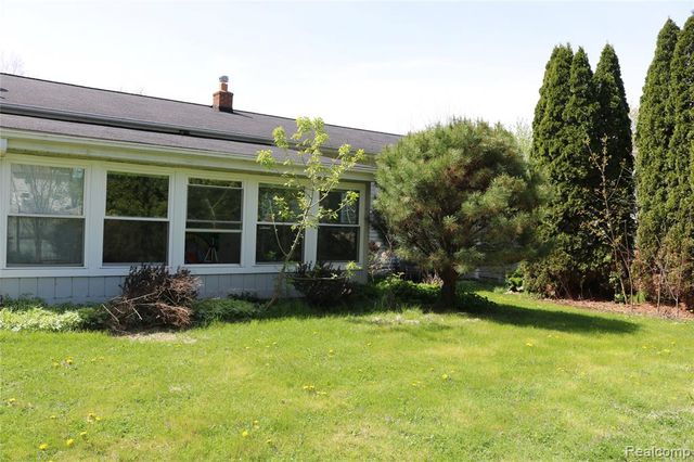 1073 Sarah Street, Grand Blanc, MI 48439