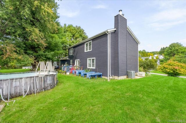 84 Stowe Drive, Poughquag, NY 12570