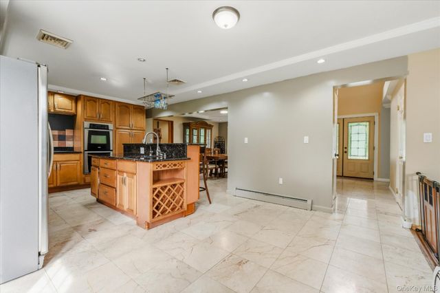 84 Stowe Drive, Poughquag, NY 12570