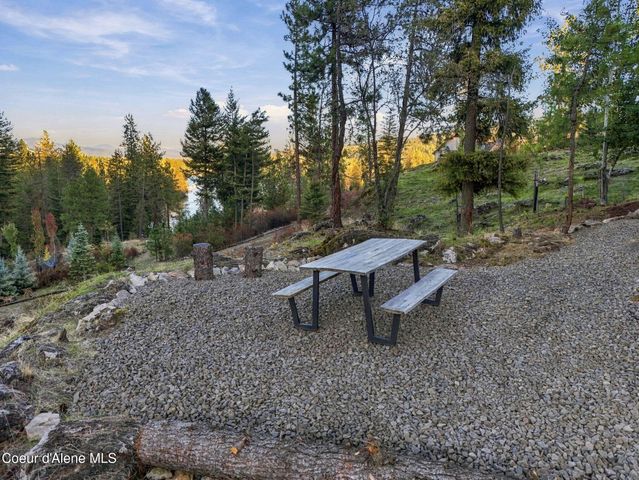 10537 W GENESEE CT, Post Falls, ID 83854