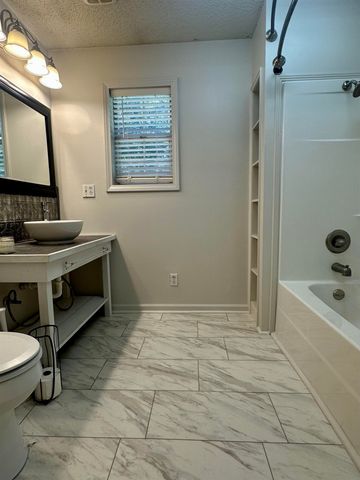 130 GLEN DR, Selmer, TN 38375