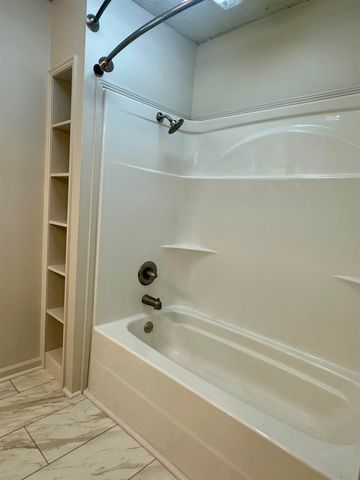 130 GLEN DR, Selmer, TN 38375