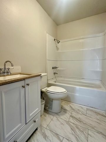 130 GLEN DR, Selmer, TN 38375