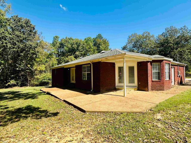 130 GLEN DR, Selmer, TN 38375