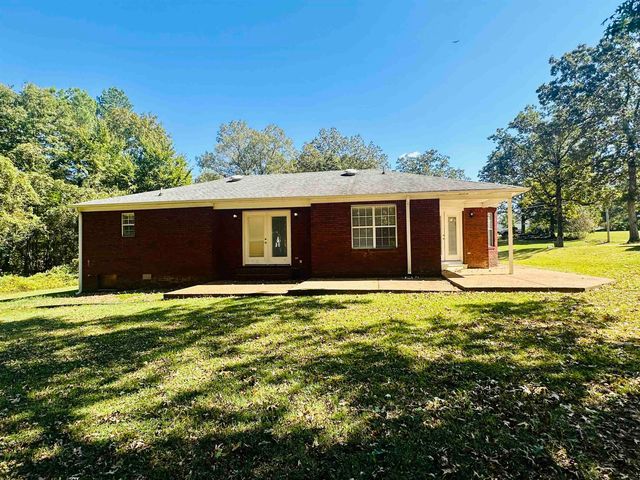 130 GLEN DR, Selmer, TN 38375