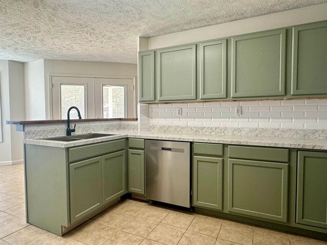 130 GLEN DR, Selmer, TN 38375