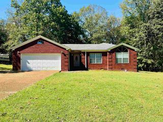 130 GLEN DR, Selmer, TN 38375