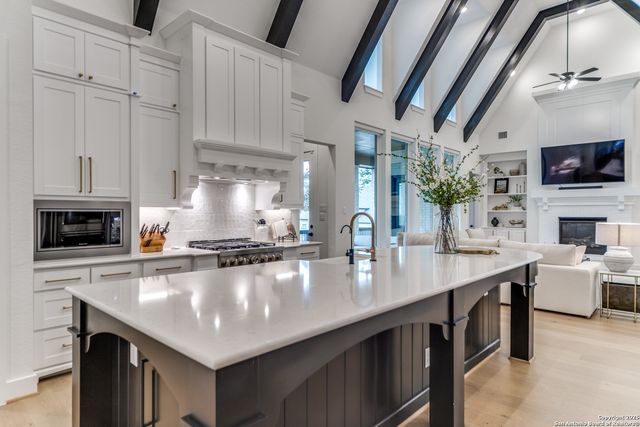 10003 Ellenora, Boerne, TX 78006