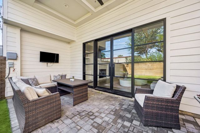 541 W 27th Street, Houston, TX 77008