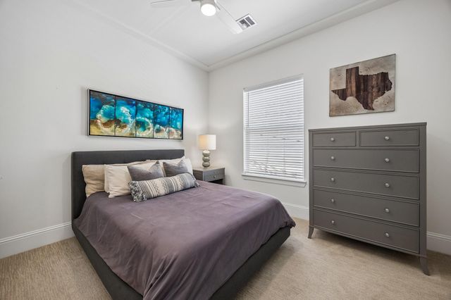 541 W 27th Street, Houston, TX 77008