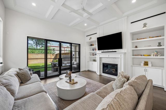 541 W 27th Street, Houston, TX 77008
