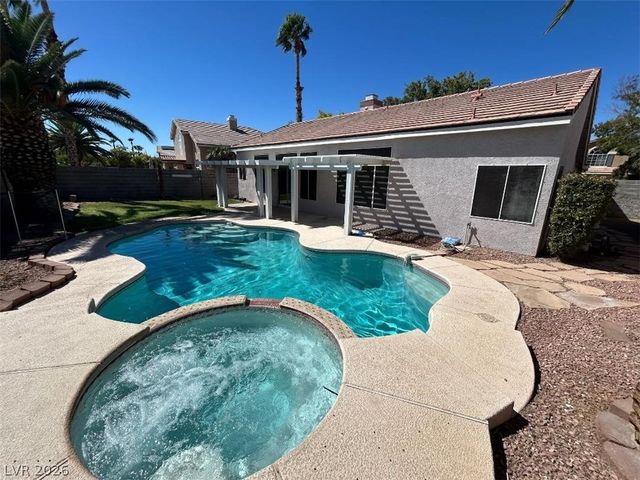 6138 CIRCLING HAWK Drive, North Las Vegas, NV 89031