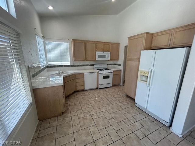 6138 CIRCLING HAWK Drive, North Las Vegas, NV 89031