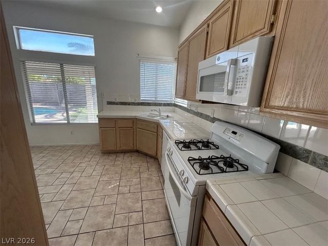 6138 CIRCLING HAWK Drive, North Las Vegas, NV 89031