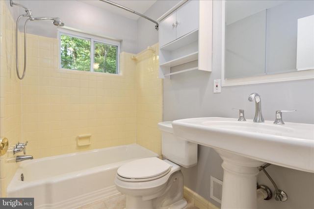 2406 CLAREMONT DR, Falls Church, VA 22043