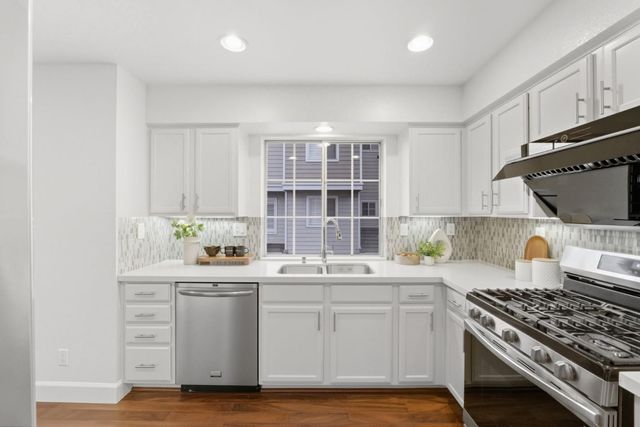 7 Chart Lane, Redwood City, CA 94065