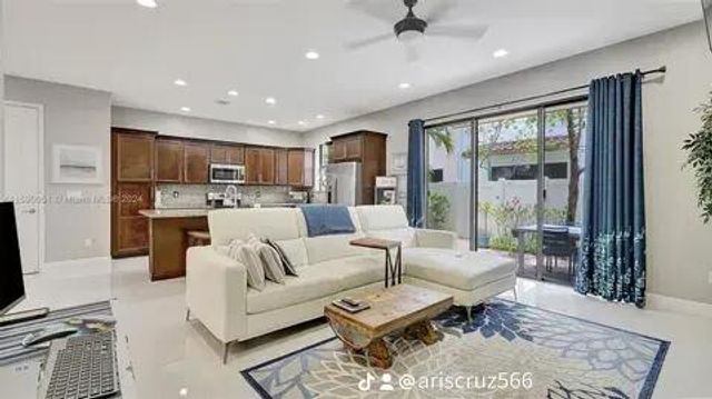 20908 NW 1st Drive, Pembroke Pines, FL 33029