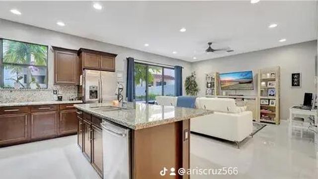 20908 NW 1st Drive, Pembroke Pines, FL 33029