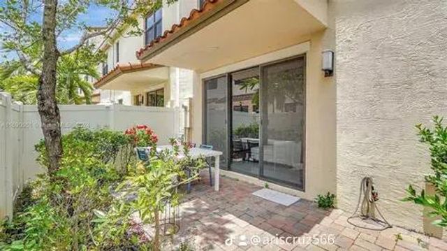 20908 NW 1st Drive, Pembroke Pines, FL 33029