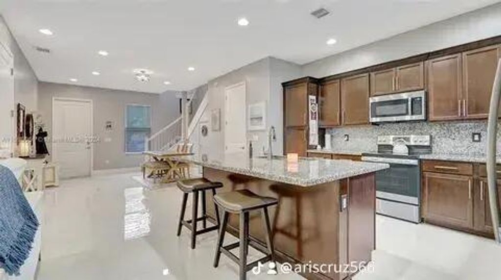 20908 NW 1st Drive, Pembroke Pines, FL 33029