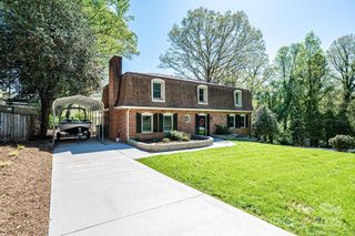 651 25th Avenue NW, Hickory, NC 28601