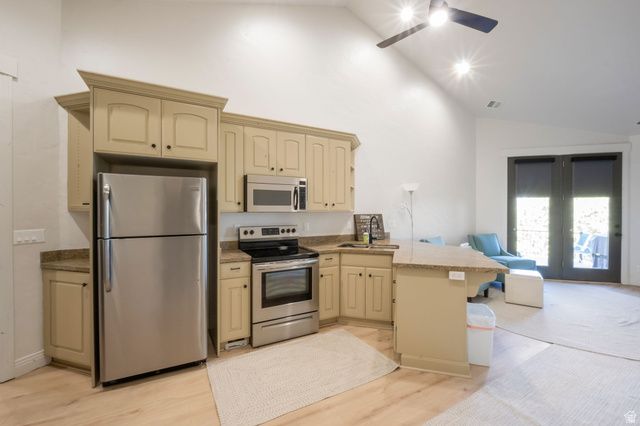 513 E SOUTHFORK DR, Draper, UT 84020