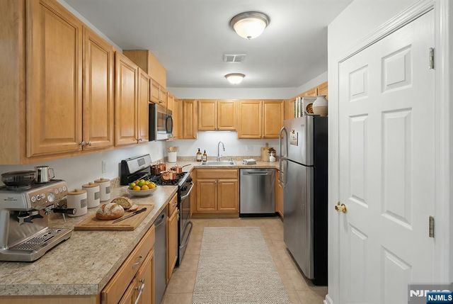 497 Teal Plaza 497, Secaucus, NJ 07094