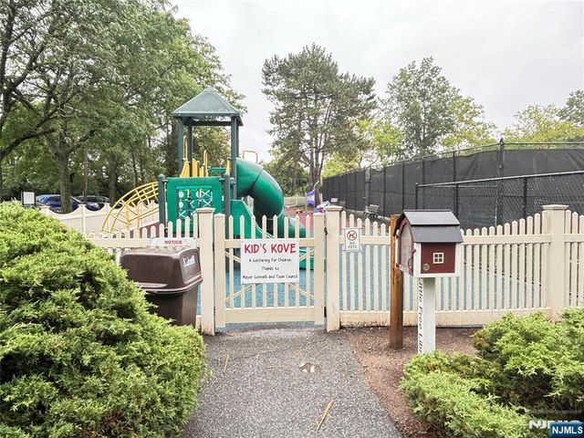 497 Teal Plaza 497, Secaucus, NJ 07094