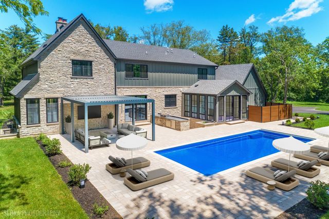 699 Plum Tree Road, Barrington Hills, IL 60010