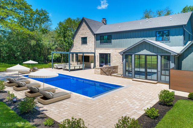 699 Plum Tree Road, Barrington Hills, IL 60010