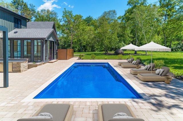 699 Plum Tree Road, Barrington Hills, IL 60010