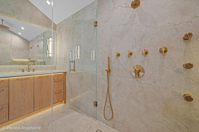 699 Plum Tree Road, Barrington Hills, IL 60010