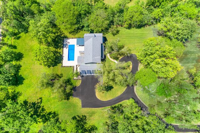 699 Plum Tree Road, Barrington Hills, IL 60010