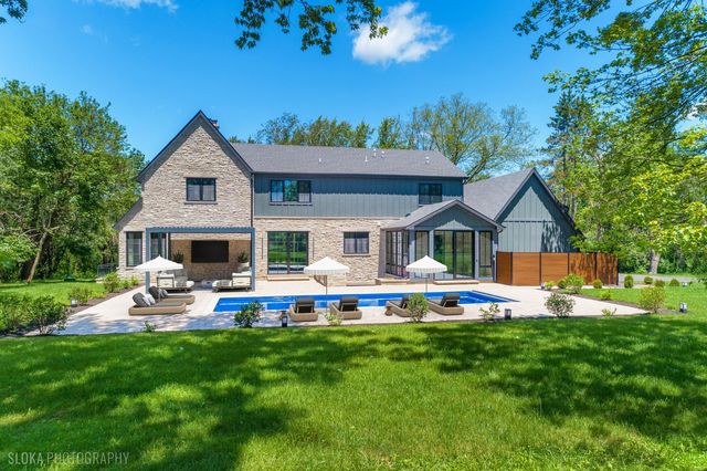 699 Plum Tree Road, Barrington Hills, IL 60010