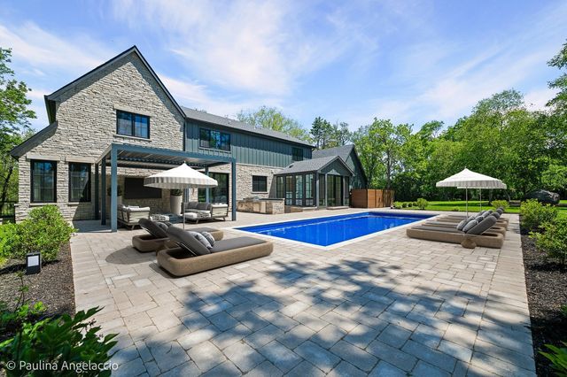 699 Plum Tree Road, Barrington Hills, IL 60010