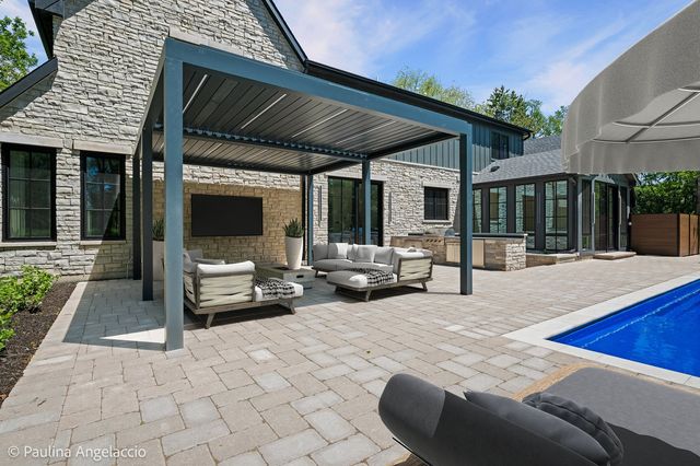 699 Plum Tree Road, Barrington Hills, IL 60010