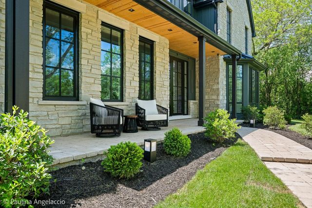 699 Plum Tree Road, Barrington Hills, IL 60010