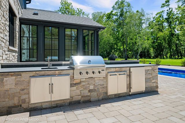 699 Plum Tree Road, Barrington Hills, IL 60010