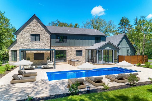 699 Plum Tree Road, Barrington Hills, IL 60010
