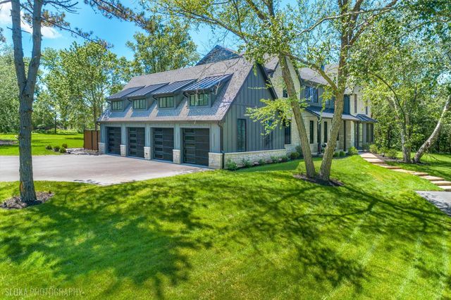 699 Plum Tree Road, Barrington Hills, IL 60010