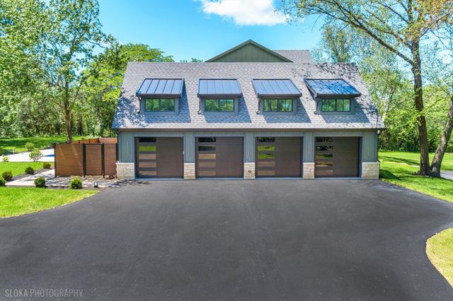 699 Plum Tree Road, Barrington Hills, IL 60010