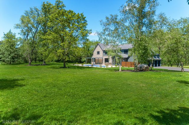699 Plum Tree Road, Barrington Hills, IL 60010
