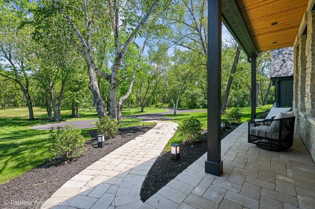 699 Plum Tree Road, Barrington Hills, IL 60010