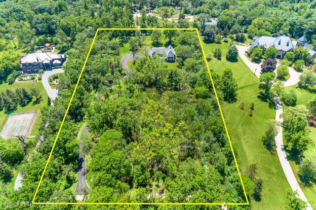 699 Plum Tree Road, Barrington Hills, IL 60010