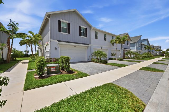 4910 N Longwood Lake Square, Westlake, FL 33470