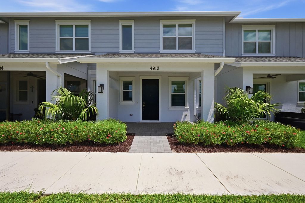 4910 N Longwood Lake Square, Westlake, FL 33470