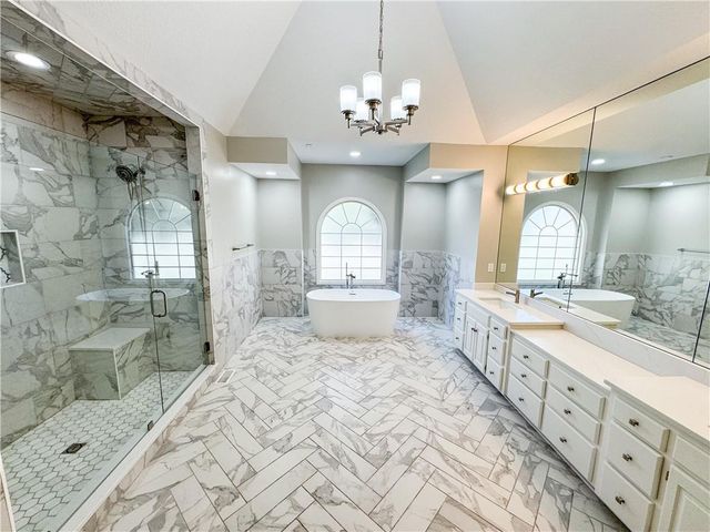 613 NE Persimmons Circle, Lee's Summit, MO 64064