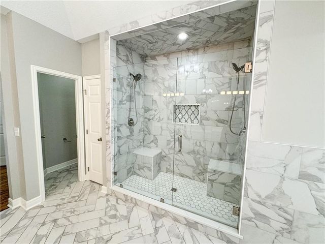 613 NE Persimmons Circle, Lee's Summit, MO 64064