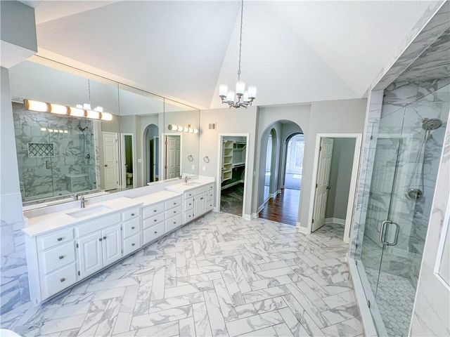 613 NE Persimmons Circle, Lee's Summit, MO 64064